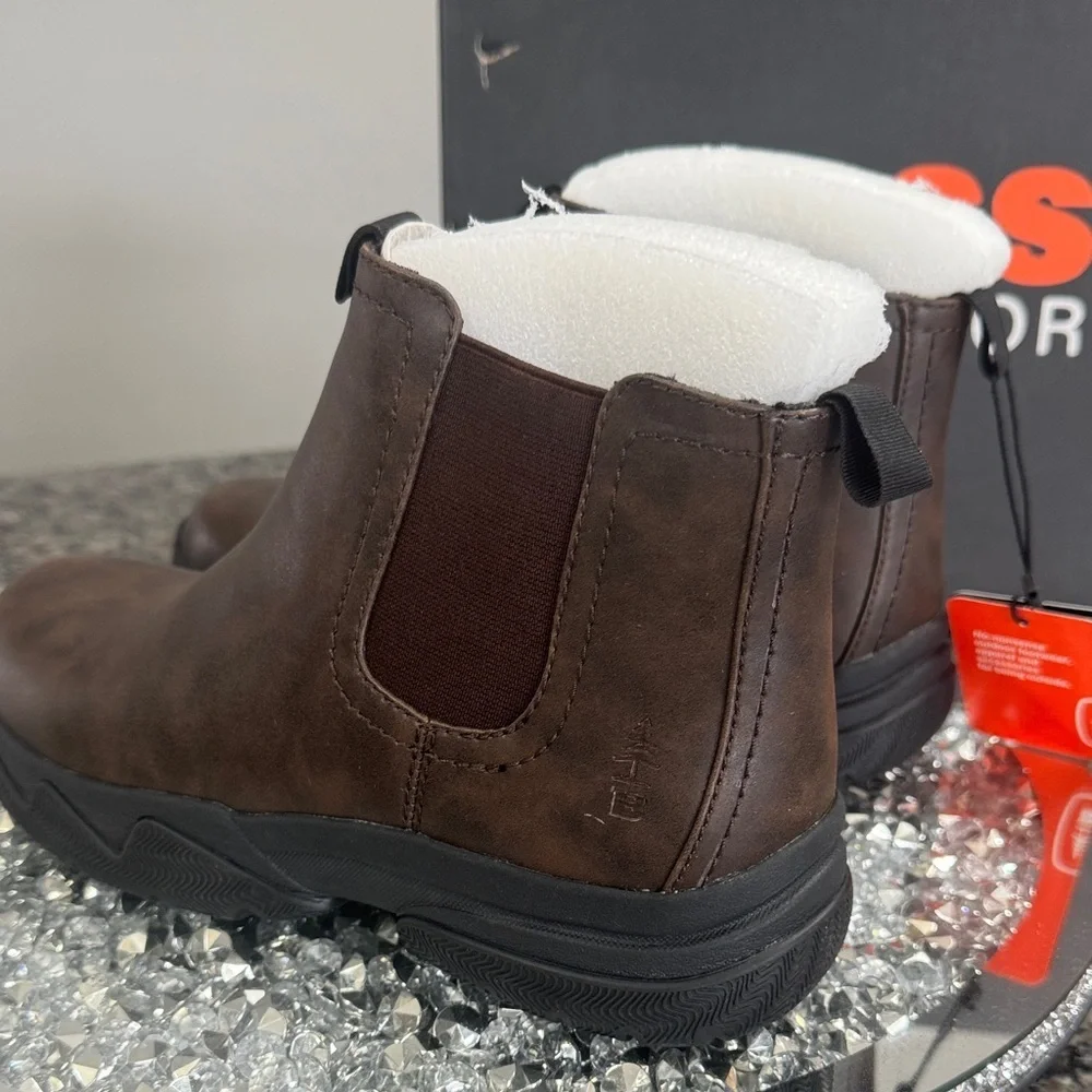 Bass Outdoor men’s field Chelsea Brown Ankle Boots NEW 9